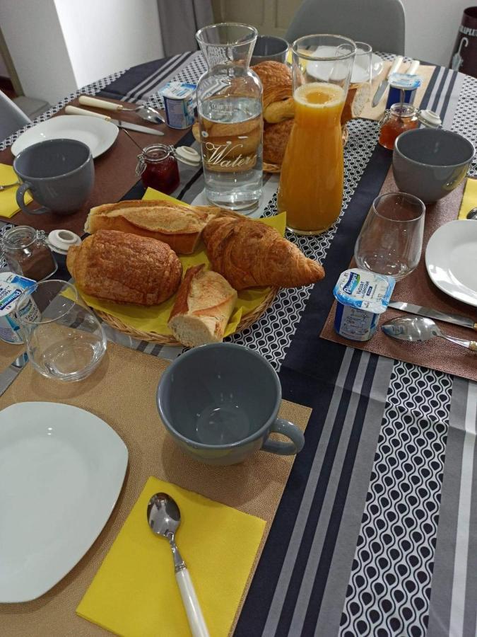 Les Muches Bed & Breakfast Bouzincourt Bagian luar foto