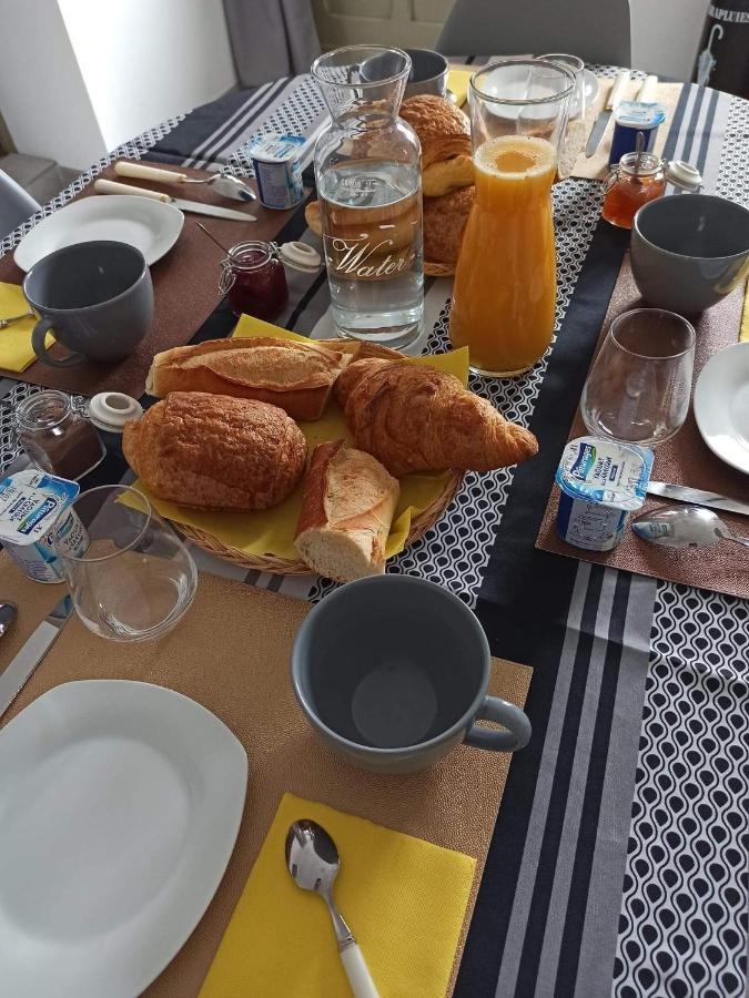 Les Muches Bed & Breakfast Bouzincourt Bagian luar foto
