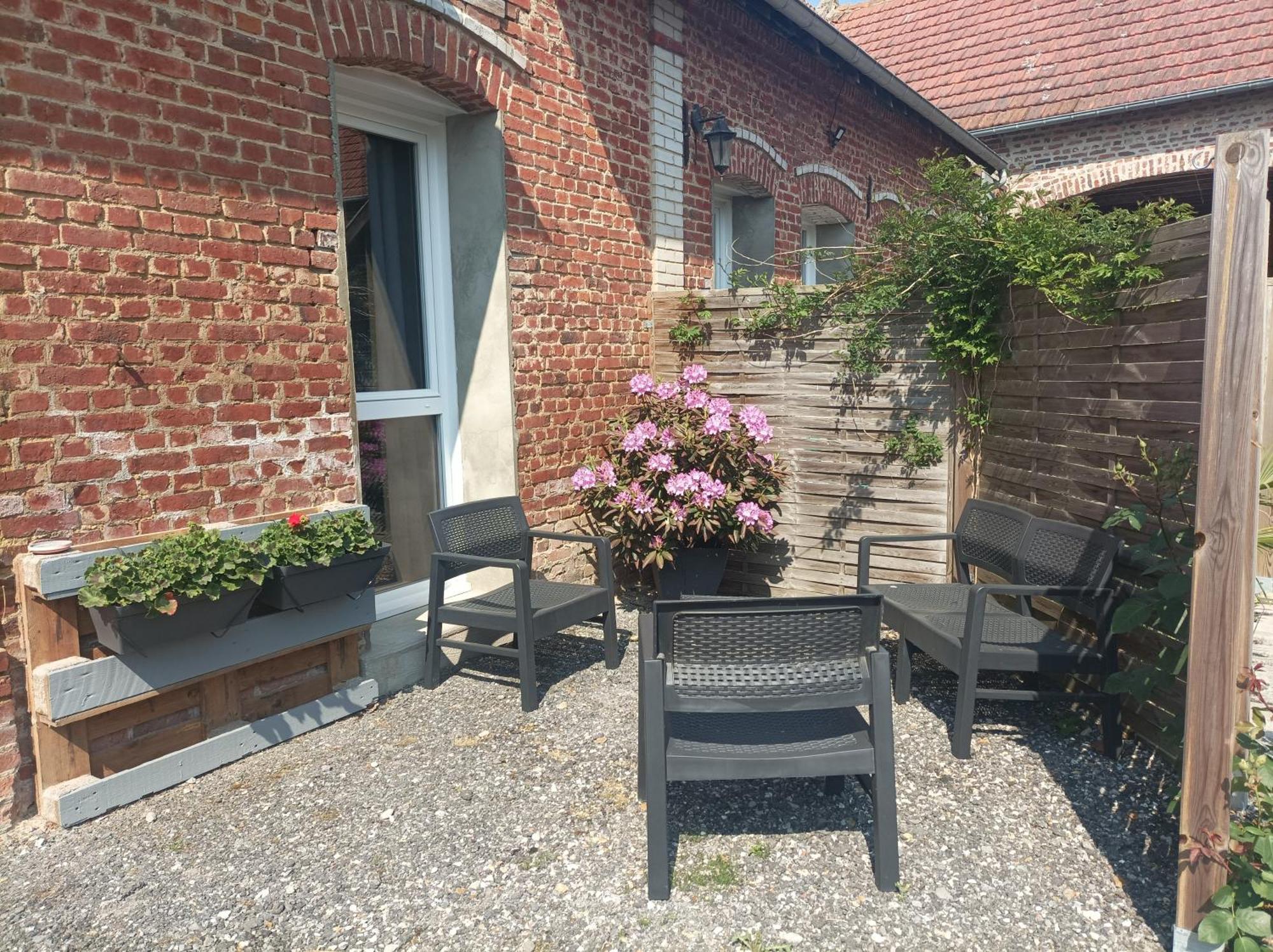 Les Muches Bed & Breakfast Bouzincourt Bagian luar foto